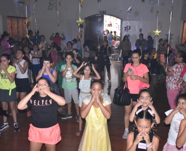 BALADINHA KIDS AGITA A CRIANÇADA NA ESCOLA DE DANÇA