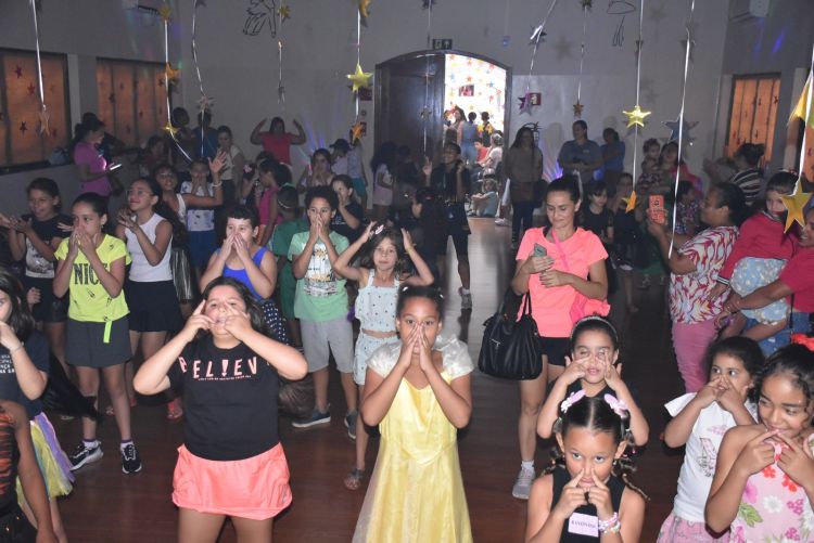 BALADINHA KIDS AGITA A CRIANÇADA NA ESCOLA DE DANÇA