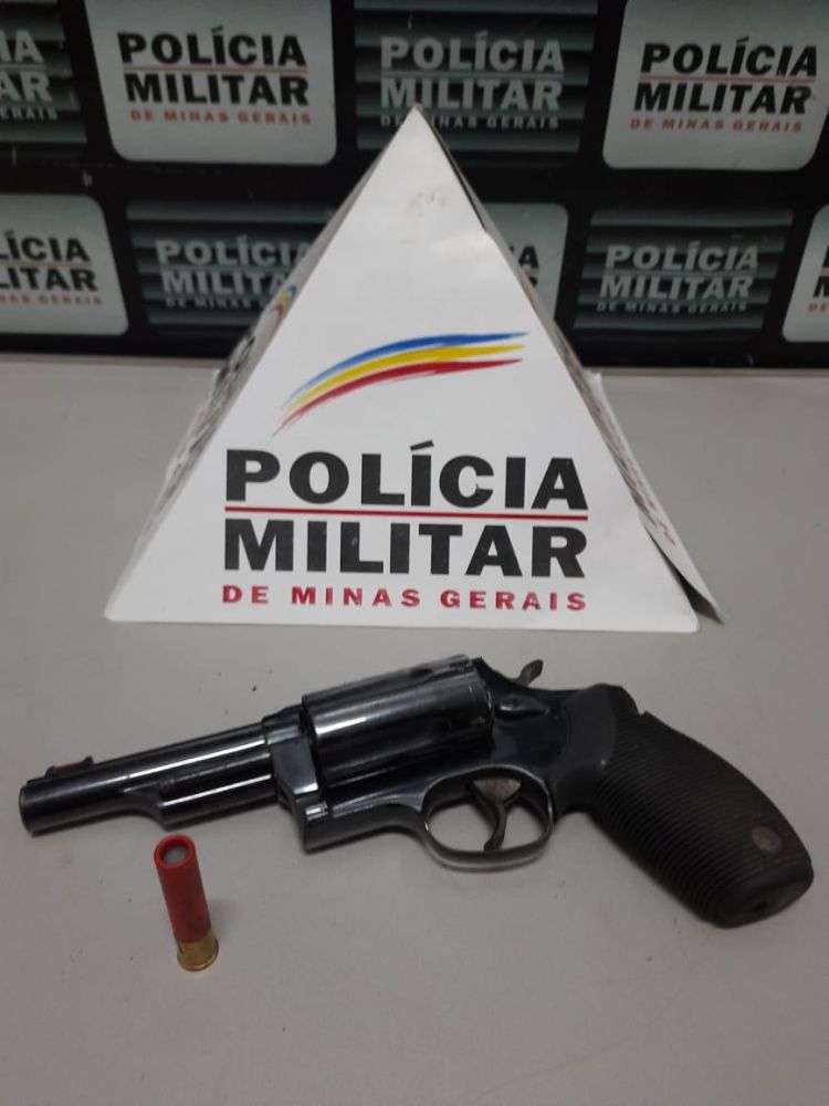 Homem é preso por porte ilegal de arma de fogo em um sítio na zona rural de Pará de Minas