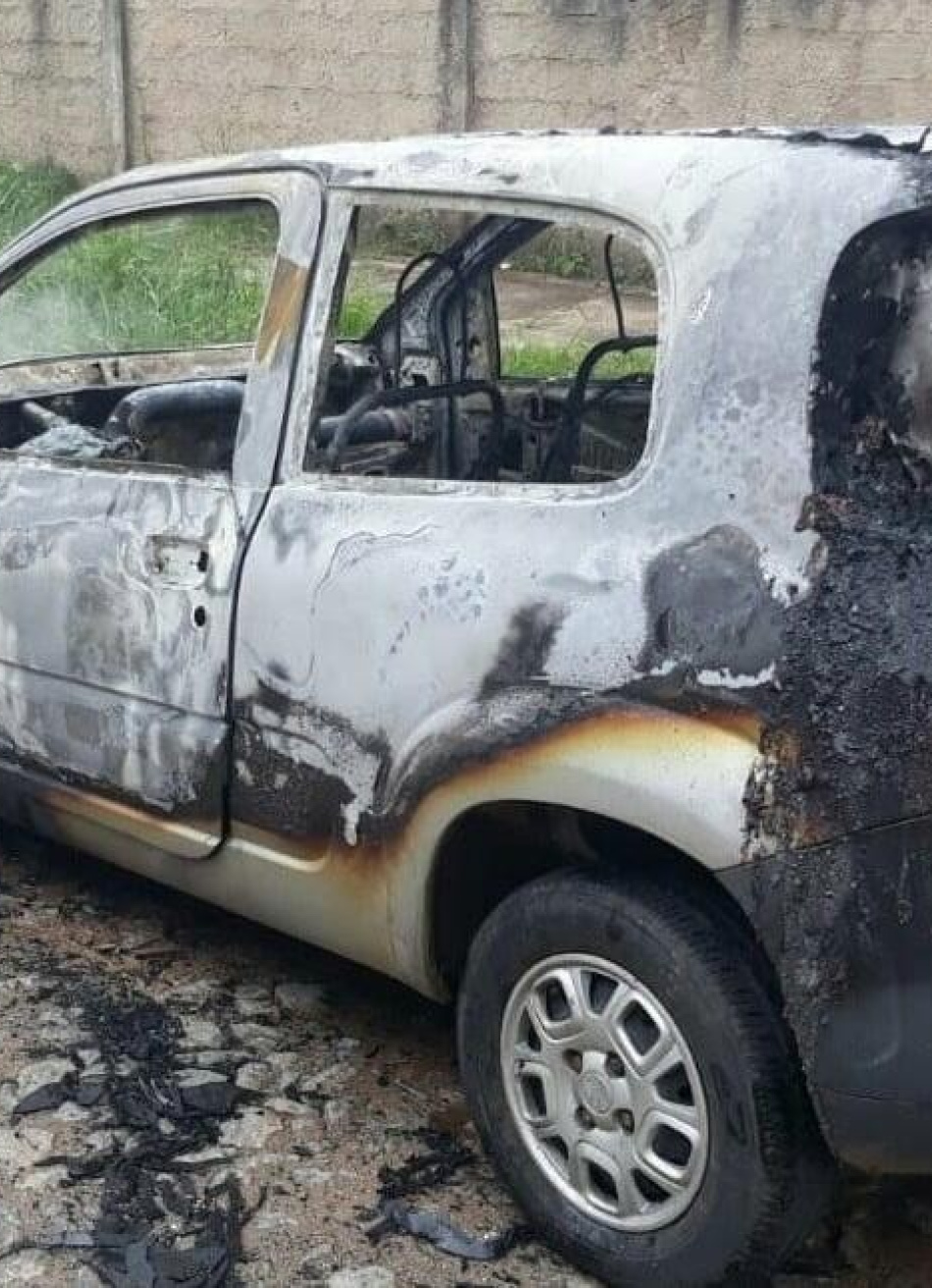 Veículo pega fogo no bairro Belvedere e suspeita é de falha mecânica