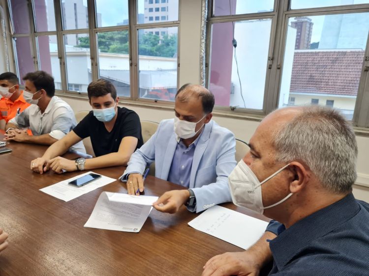 Uso da máscara em ambientes abertos de Pará de Minas deixará de ser obrigatório a partir desta terça-feira
