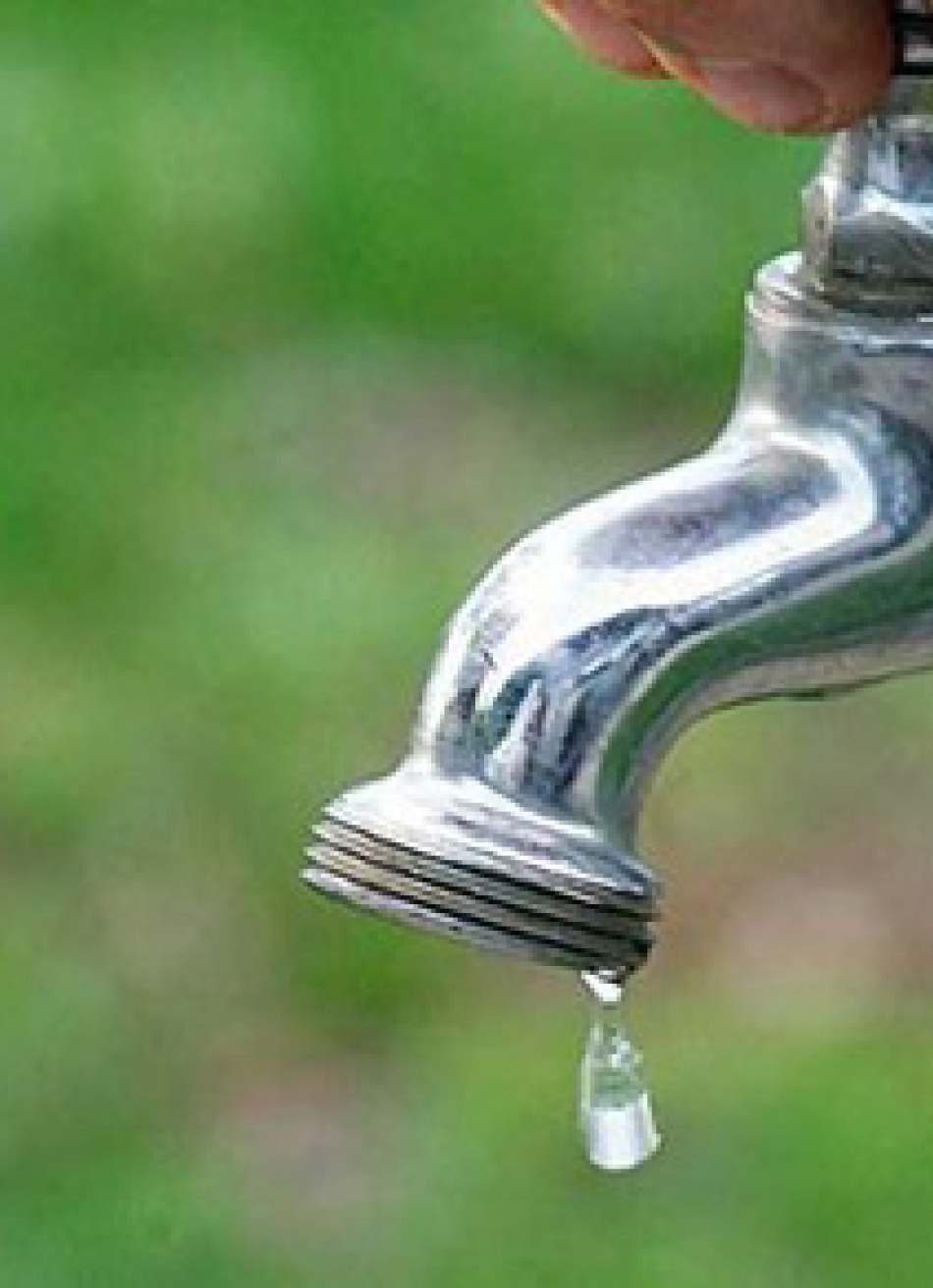 Rompimento de adutora prejudica o fornecimento de água em vários bairros de Pará de Minas