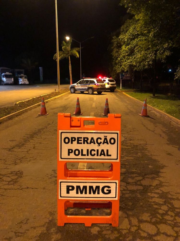 Policiais militares do 7º BPM e da 19ª Cia PM Ind realizaram treinamento simulado contra ataques a instituições financeiras