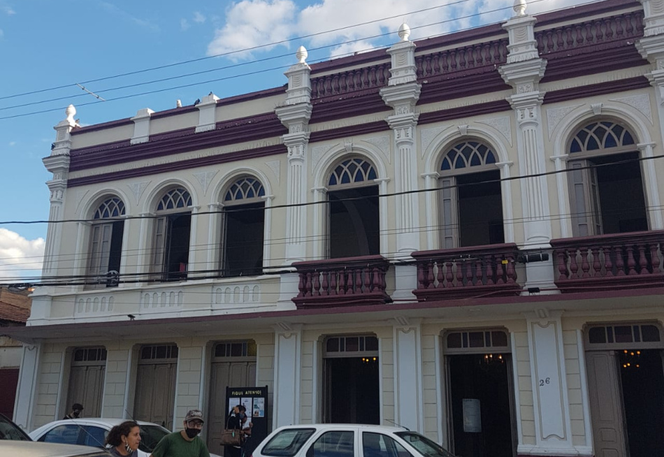 Teatro Municipal de Pará de Minas será reaberto nesta terça-feira com o show dos músicos paraminenses Dalvan e Gê