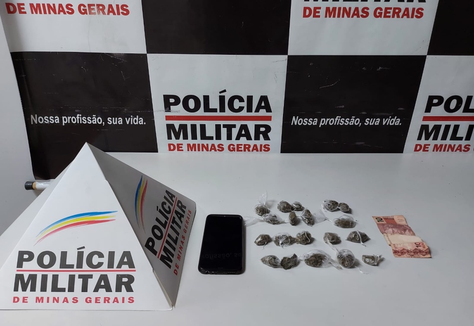 Menor é apreendido em Nova Serrana com 19 buchas de substância análoga à maconha