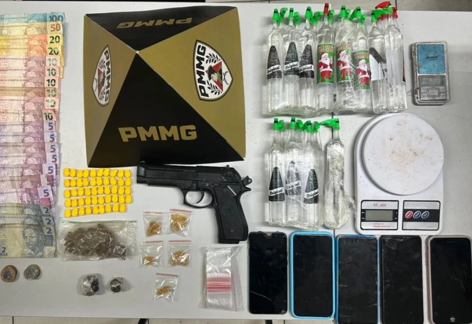 PM Prende dois suspeitos por tráfico de drogas.