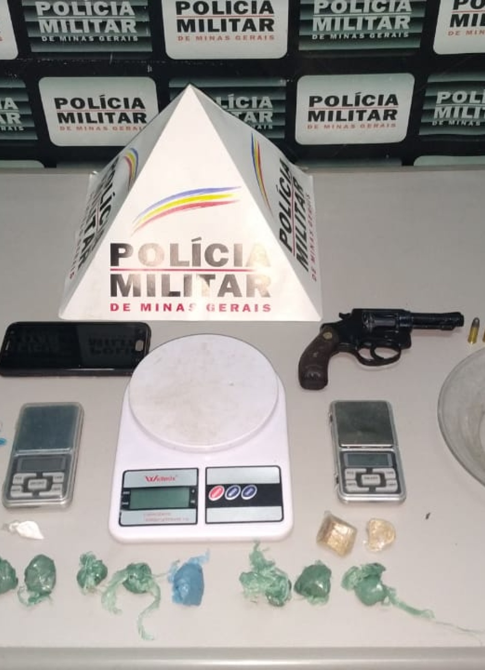PM prende quatro pessoas em Tavares por porte de arma e tráfico de drogas