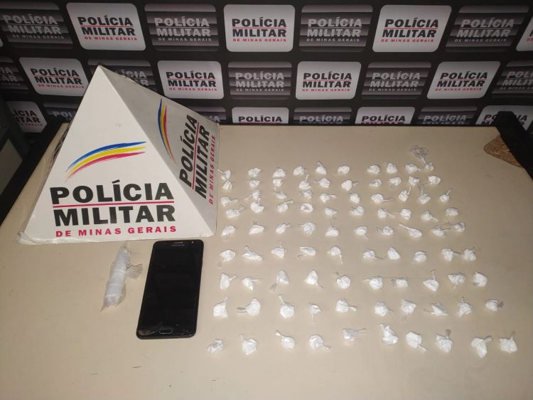 Polícia Militar apreende 90 papelotes de cocaína em Divinópolis