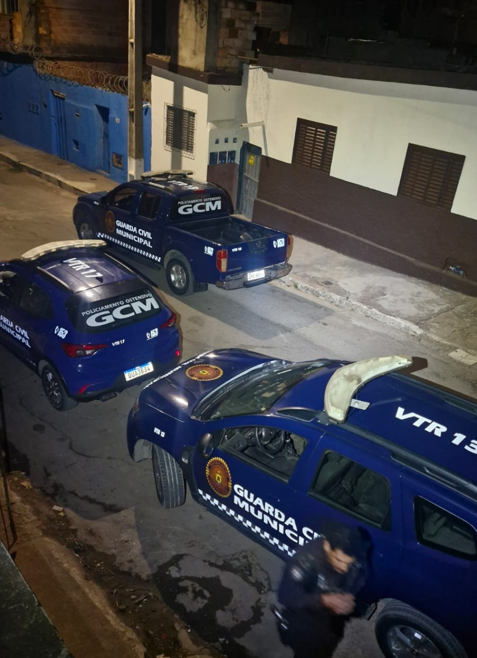 GUARDA CIVIL MUNICIPAL DESMANTELA PONTO DE COMÉRCIO DE DROGAS NO BAIRRO LARANJEIRAS EM NOVA SERRANA