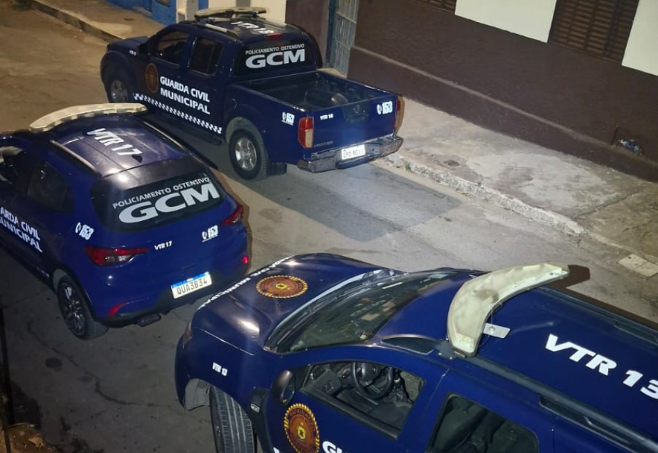 GUARDA CIVIL MUNICIPAL DESMANTELA PONTO DE COMÉRCIO DE DROGAS NO BAIRRO LARANJEIRAS EM NOVA SERRANA