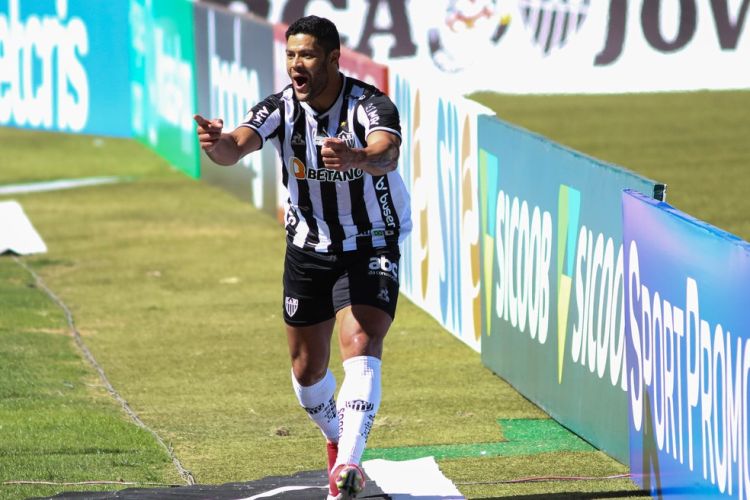 Atlético vence o Bahia e mantém caça ao líder Palmeiras no Campeonato Brasileiro