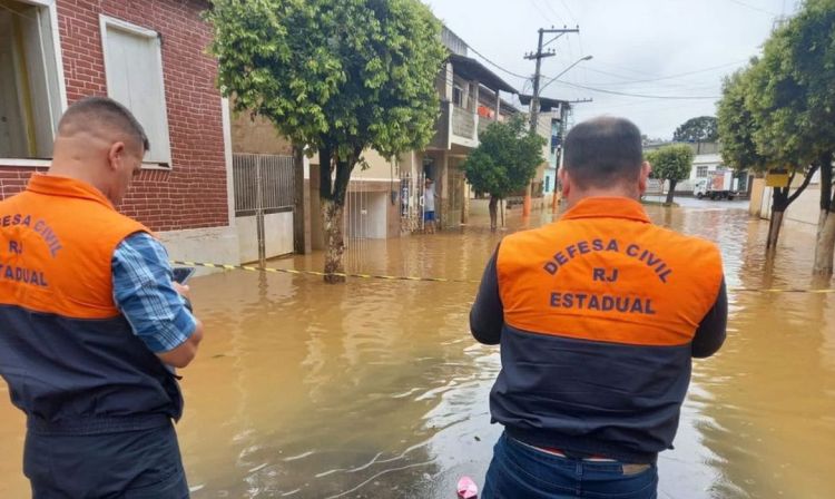 Chuvas em Petrópolis, na região serrana fluminense, já deixaram pelo menos 34 mortos