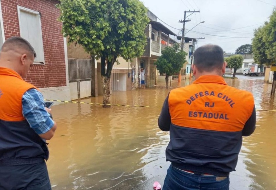 Chuvas em Petrópolis, na região serrana fluminense, já deixaram pelo menos 34 mortos