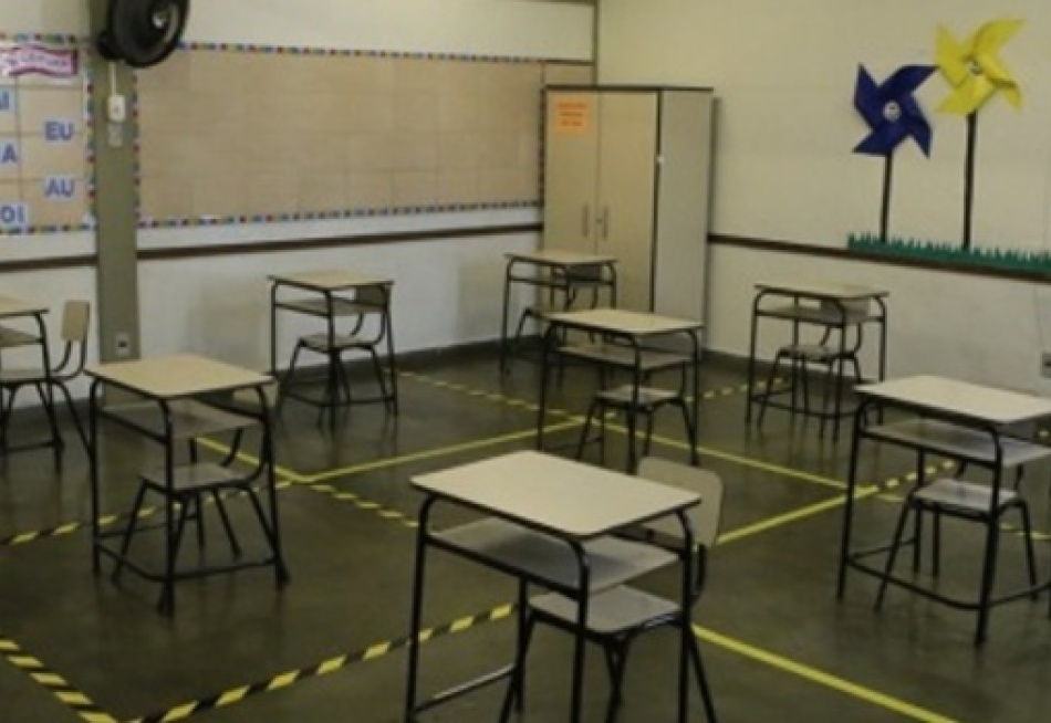Crianças da Educação Infantil de 2 e 3 anos terão de retornar às atividades presenciais nas escolas de Pará de Minas a partir desta segunda-feira