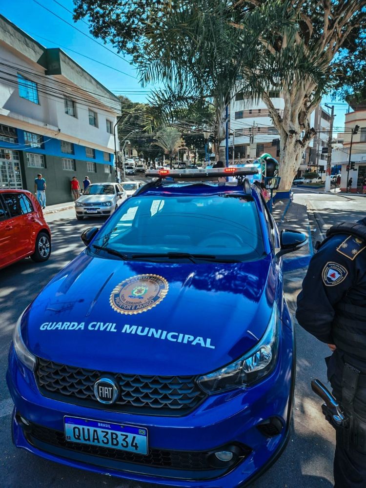 Nova Serrana/MG – Mulher é intimidada por vizinha após lixo ser deixado em frente à sua casa