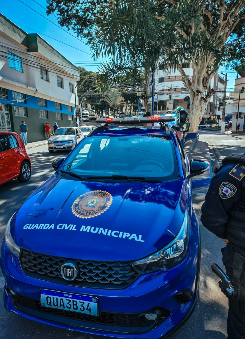 Nova Serrana/MG – Mulher é intimidada por vizinha após lixo ser deixado em frente à sua casa