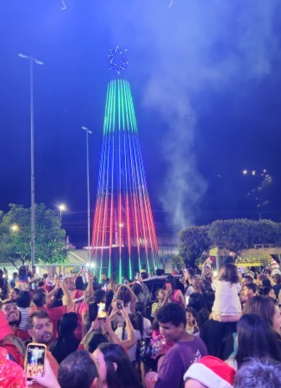 Desfile Natalino Marca Abertura da Programação "Natal Luz e Sonhos" em Pará de Minas