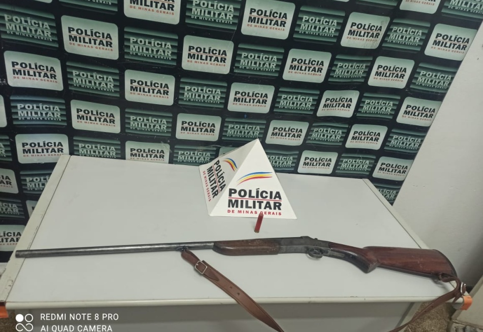 Homem é preso após divulgação em uma rede social de uma foto em que um rapaz aparece com uma arma de fogo
