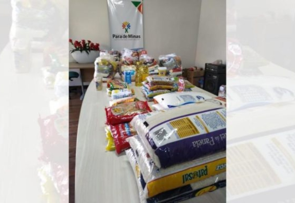 Moradores do Padre Libério receberam nessa terça-feira 30 cestas básicas do programa Vida no Prato