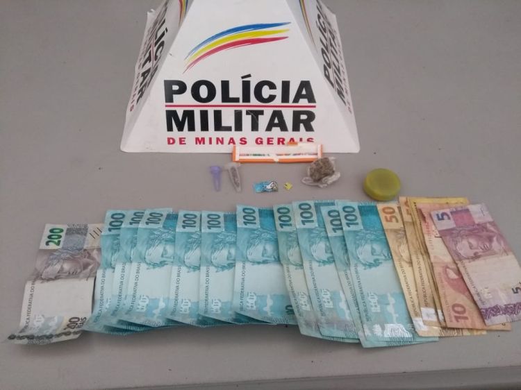 Polícia Militar prende dois rapazes em Pará de Minas suspeitos de tráfico de drogas