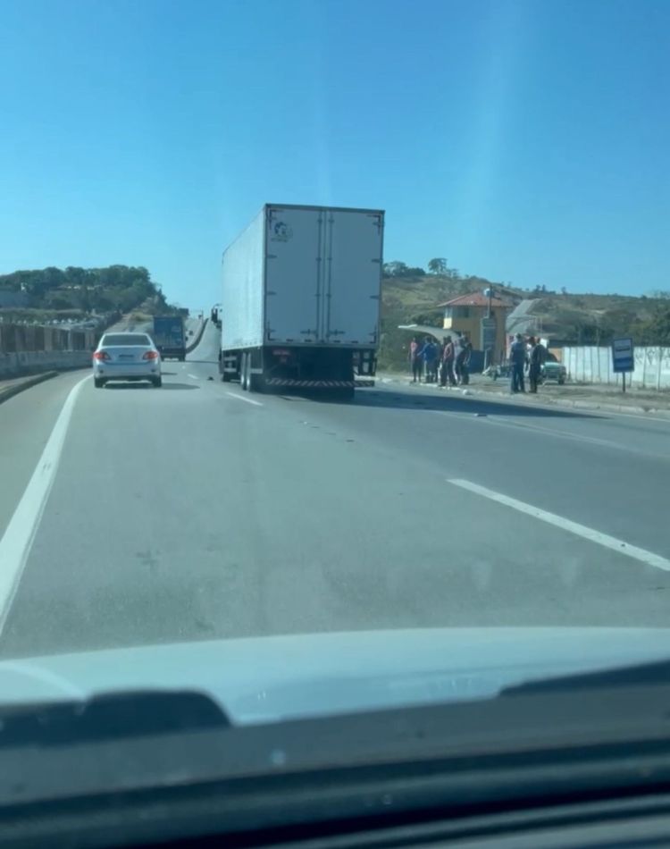 Jovem de 21 anos é atropelado por carreta na BR-262, em Pará de Minas