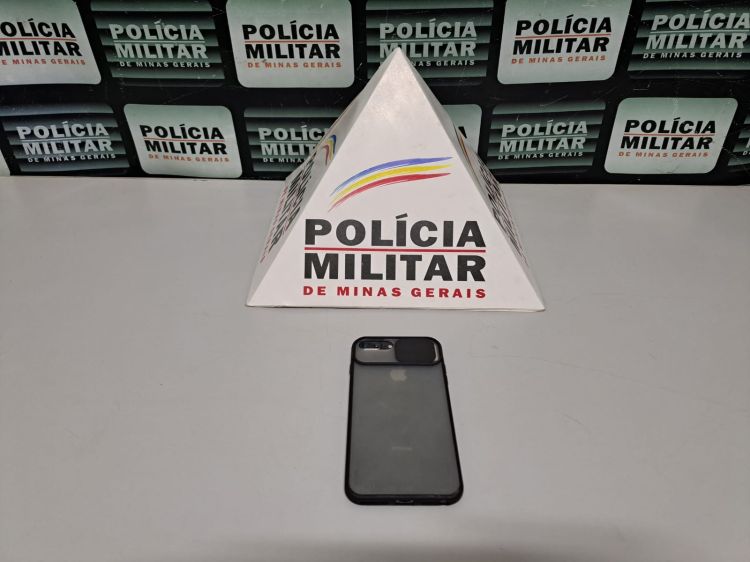 PM PRENDE SUSPEITO DE FURTAR IPHONE NO CENTRO