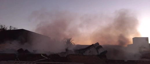 Incêndio de grandes proporções destrói galpão de reciclagem em Pará de Minas