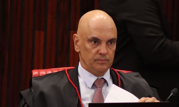 O MINISTRO DO SUPREMO TRIBUNAL ALEXANDRE DE MORAES, VOTA A FAVOR DA DESCRIMINALIZAÇÃO DO PORTE DE MACONHA.