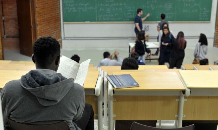 Estudantes têm até esta sexta-feira para se inscreverem no Prouni do primeiro semestre de 2022