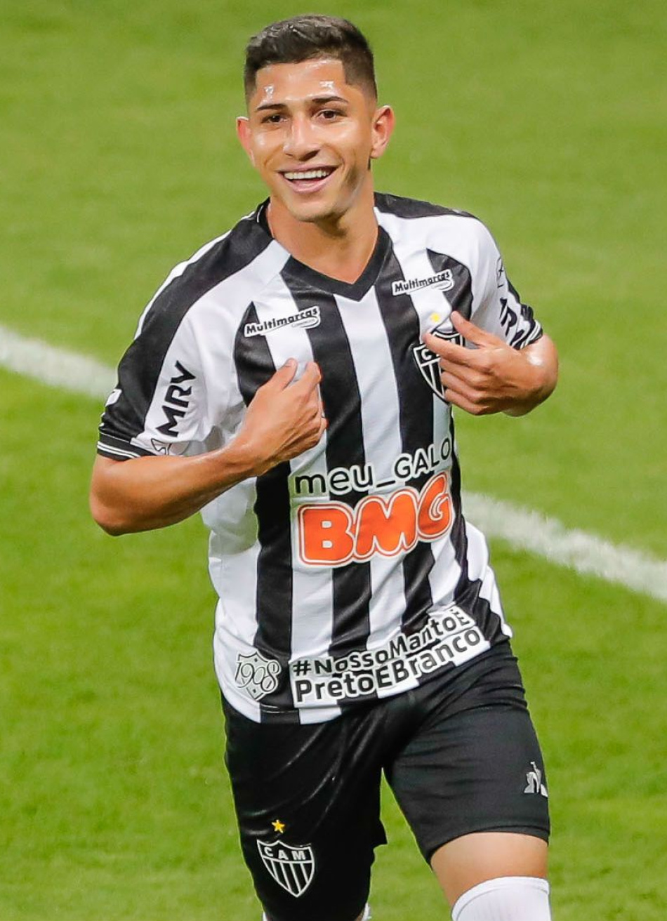 Atlético vence o Santos e diferença para o líder Internacional cai para cinco pontos