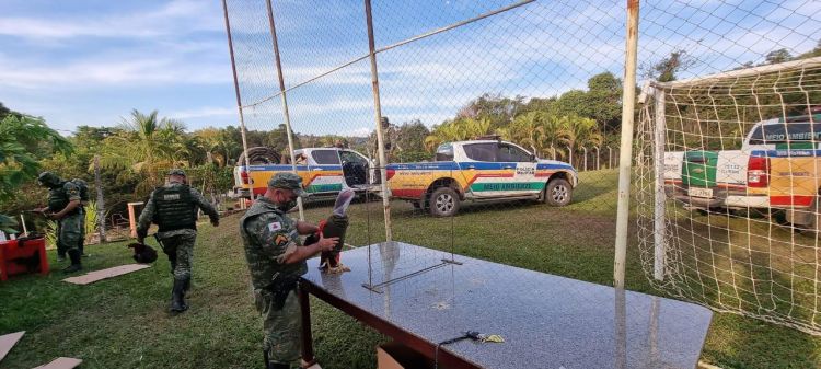 Polícia Militar de Meio Ambiente acaba com rinha de galos em sítio na zona rural de Pará de Minas