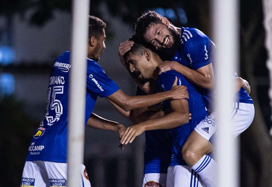 Cruzeiro vence o Vitória e diminui para seis pontos a diferença do G4 da Série B