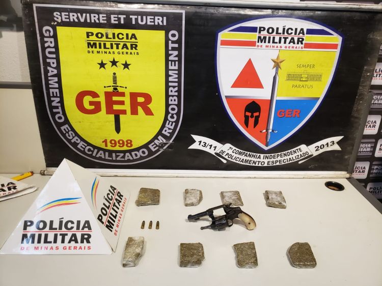 Rapaz de 20 anos é preso em Divinópolis com um revólver e oito tabletes de maconha