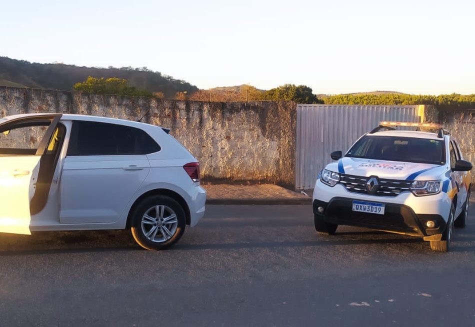 EM RÁPIDA AÇÃO PM PRENDE EM IGARATINGA, SUSPEITO DE COMETER HOMICÍDIO NA CIDADE DE DIVINÓPOLIS.