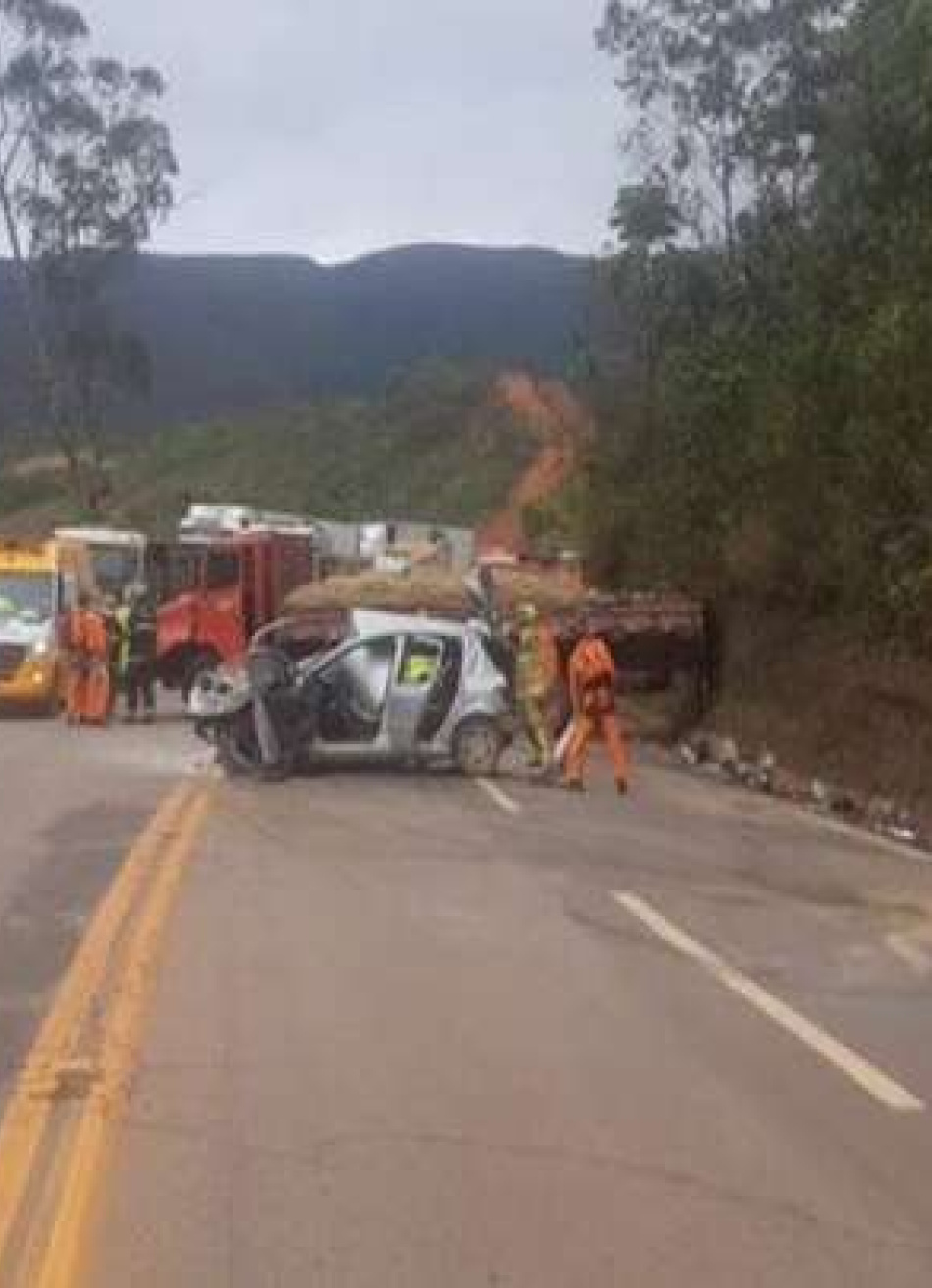 Acidente com um caminhão e dois carros na BR-040, próximo de Itabirito, provoca a morte de uma pessoa e deixa outras duas feridas