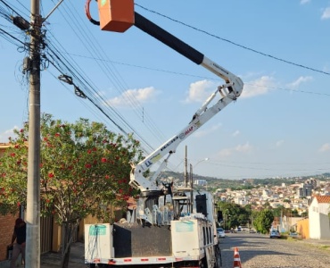 ILUMINAÇÃO DE LED SEGUE SENDO INSTALADA EM NOSSA CIDADE.