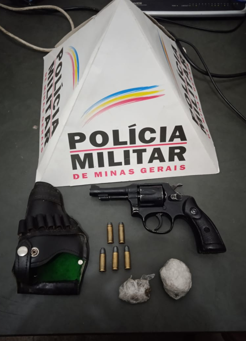 Homem é preso na zona rural de Moema com um revólver e duas buchas de maconha