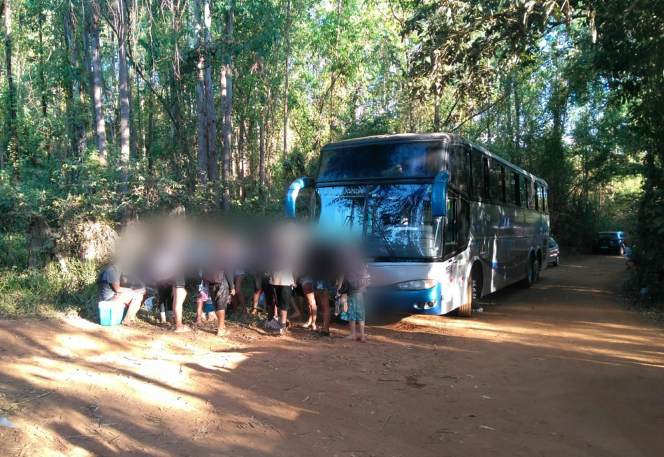 Polícia Militar acaba com festa rave clandestina na zona rural de Itaúna