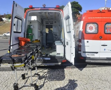 Cinco pessoas ficam feridas após capotamento de veículo na BR 262