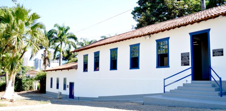 Escola Municipal de Artes e Ofícios Raimundo Nogueira de Faria (Sica) inaugura nesta segunda-feira a sua iluminação natalina e o presépio