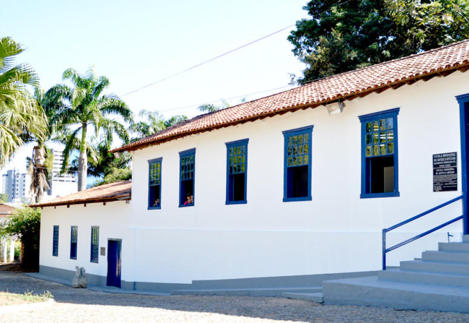 Escola Municipal de Artes e Ofícios Raimundo Nogueira de Faria (Sica) inaugura nesta segunda-feira a sua iluminação natalina e o presépio