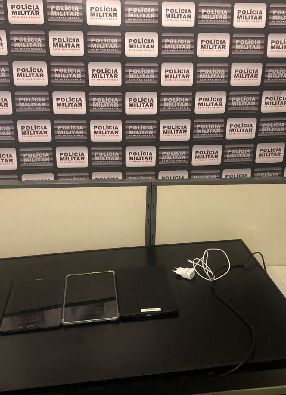 Homem é preso em Divinópolis após roubar uma televisão e quatro tablets