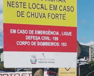 Placas de advertência orientam população de Pará de Minas sobre locais que podem ficar alagados no período de chuva