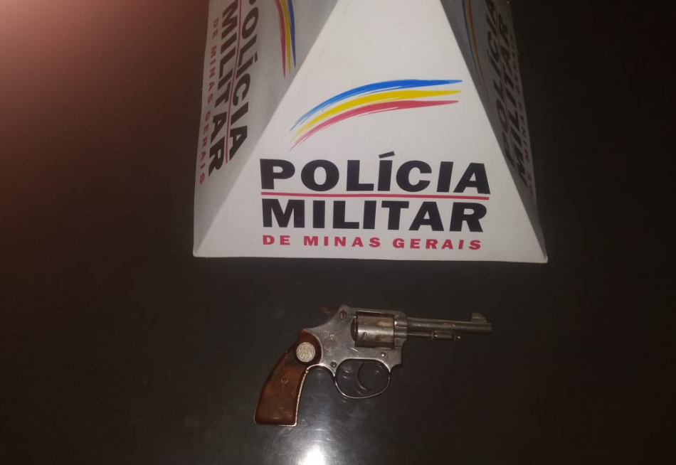 Rapaz de 21 anos é preso em Papagaios por porte ilegal de arma