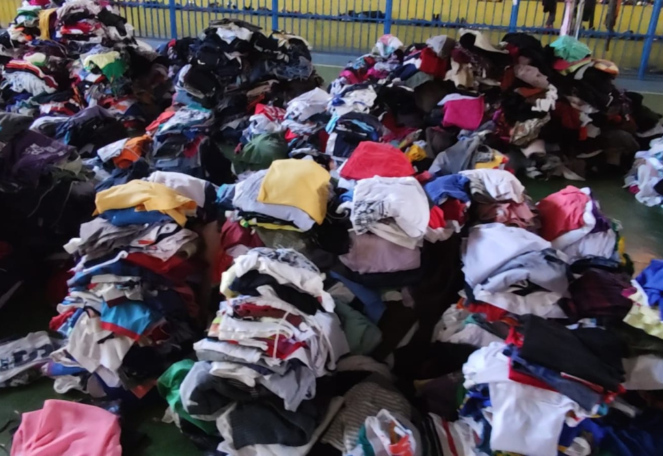 Secretaria de Assistência e Desenvolvimento Social realiza neste sábado entrega de roupas arrecadas na campanha solidária para ajudar vítimas das chuvas