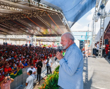 LULA DIZ QUE QUEM FAZ "BRAVATAS NA RUA" SERÁ CHAMADO A DELEGACIA.