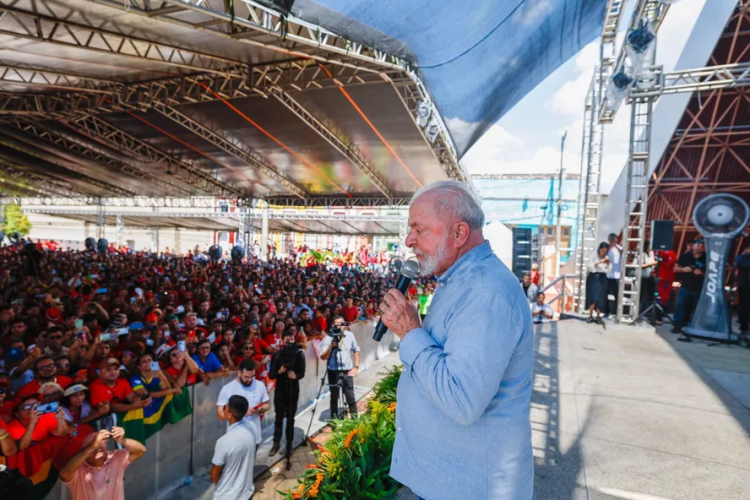 LULA DIZ QUE QUEM FAZ "BRAVATAS NA RUA" SERÁ CHAMADO A DELEGACIA.