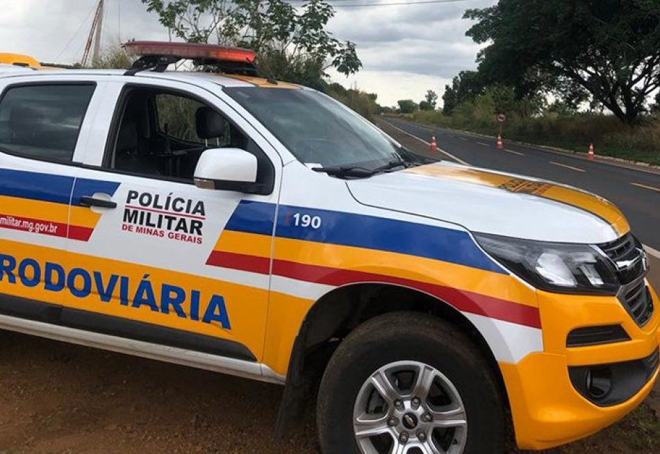 Um bebê de 10 meses morreu e quatro pessoas ficaram gravemente feridas em um acidente entre uma van e um caminhão em Abaeté