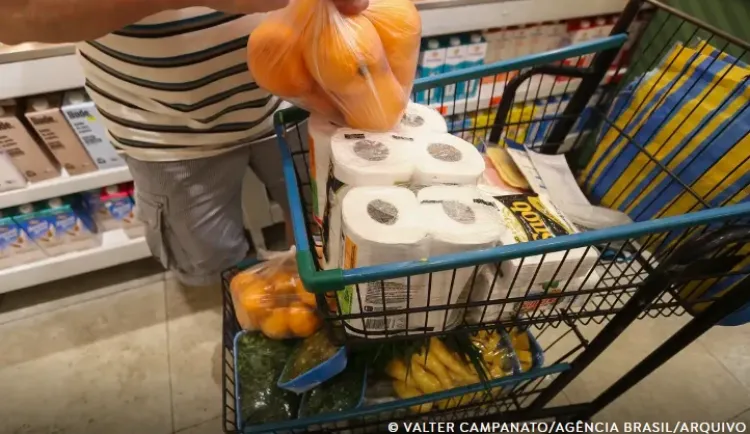 Governo federal reajusta auxílio-alimentação de servidores em 17,5%