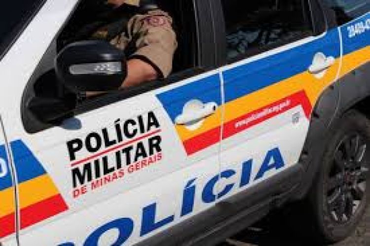 Polícia Militar procura por homem acusado de colocar fogo na casa da mãe no bairro JK